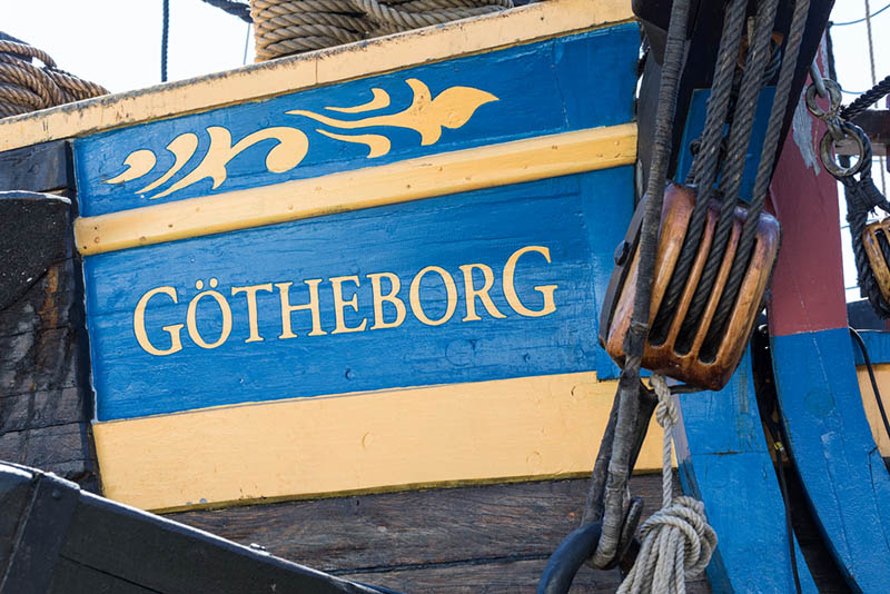How to Mark Your Vessel Name and Port of Registry